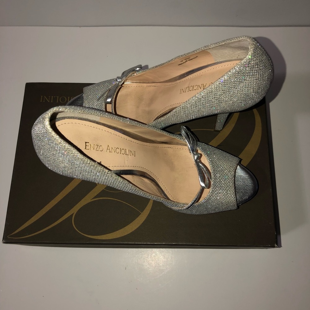 Enzo Angiolini Silver Outing Shoes; Size 7